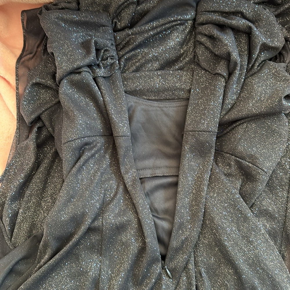 Alex Evenings Gray Size 8P Elegant Cold Shoulder Gown - Picture 8 of 8